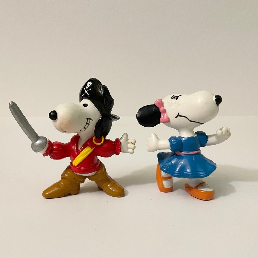 Vintage 1960s Peanuts Snoopy Pirate & Belle PVC Figurine UFS